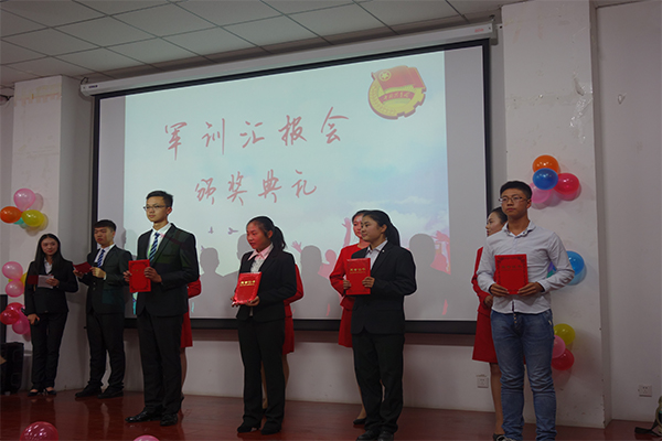 乐鱼·体育官方网站举办“明德砺志,向梦起航”军训汇报会 乐鱼·体育官方网站举办“明德砺志,向梦起航”军训汇报会