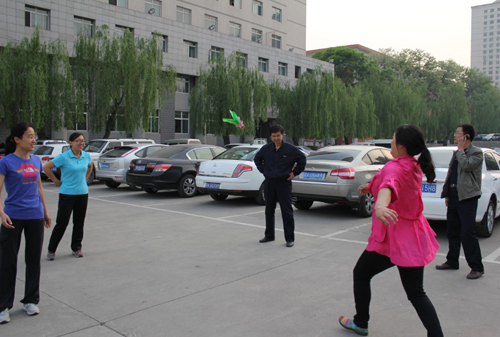 乐鱼·体育官方网站第一届教职工趣味运动会 乐鱼·体育官方网站第一届教职工趣味运动会